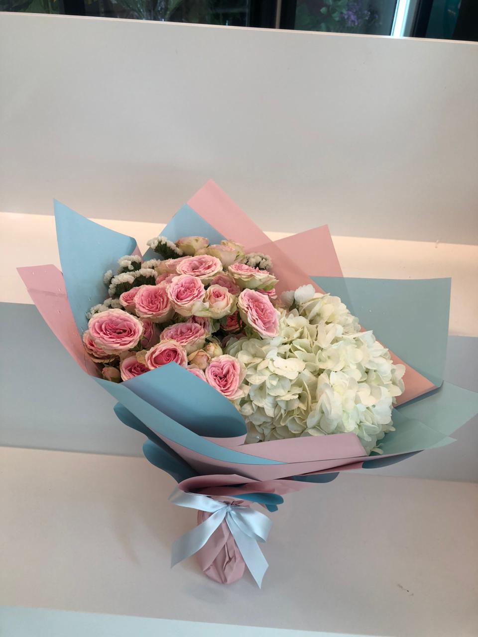 Hydrangea with pink roses bouquet